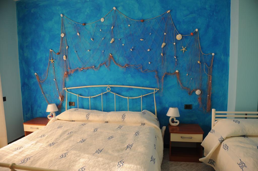 B&B Viale Delle Colline Σαλέρνο Δωμάτιο φωτογραφία