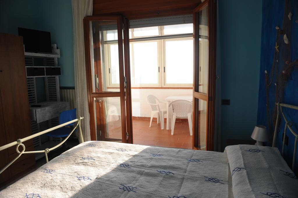 B&B Viale Delle Colline Σαλέρνο Δωμάτιο φωτογραφία
